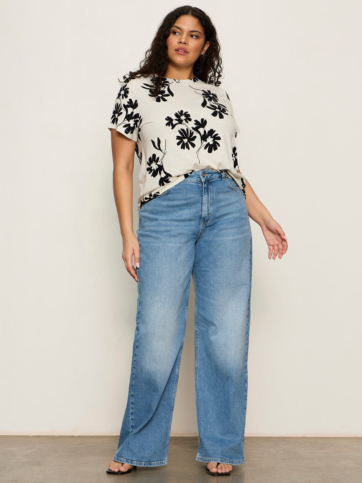 The Perfect Tee Chalk Bloom Extended Sizing - Image 5