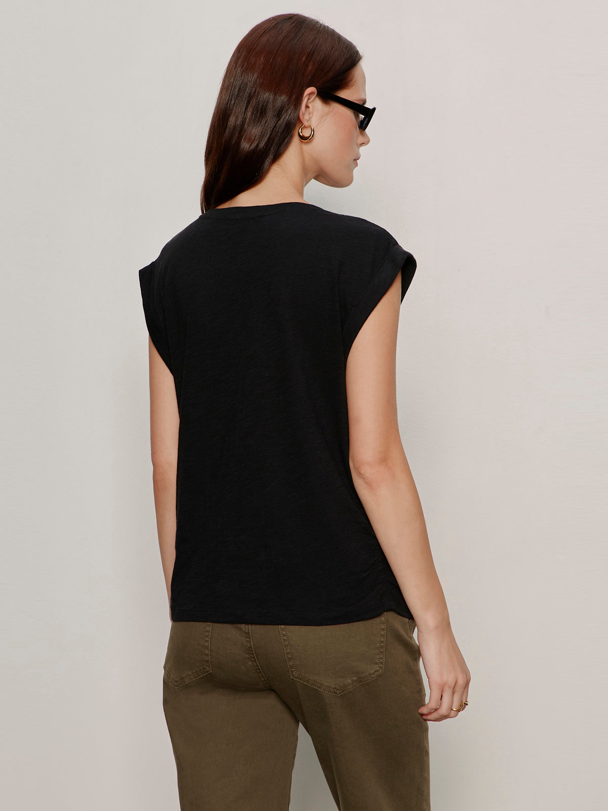 Knotted Muscle Tee Black - Image 2