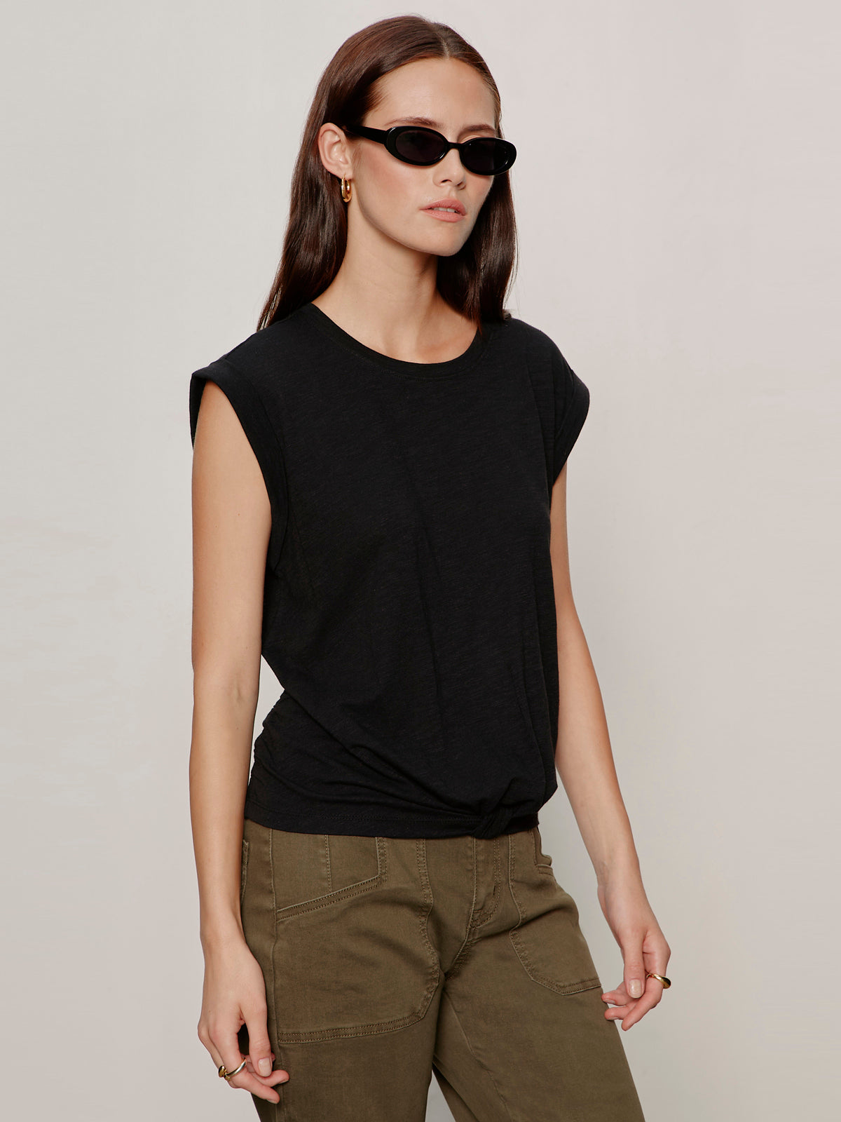 Knotted Muscle Tee Black - Image 3