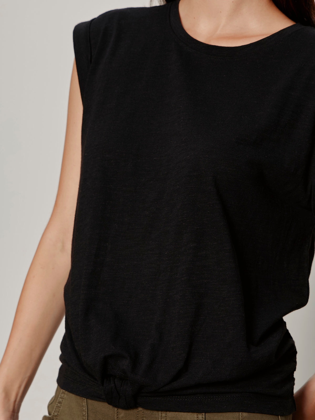 Knotted Muscle Tee Black - Image 4