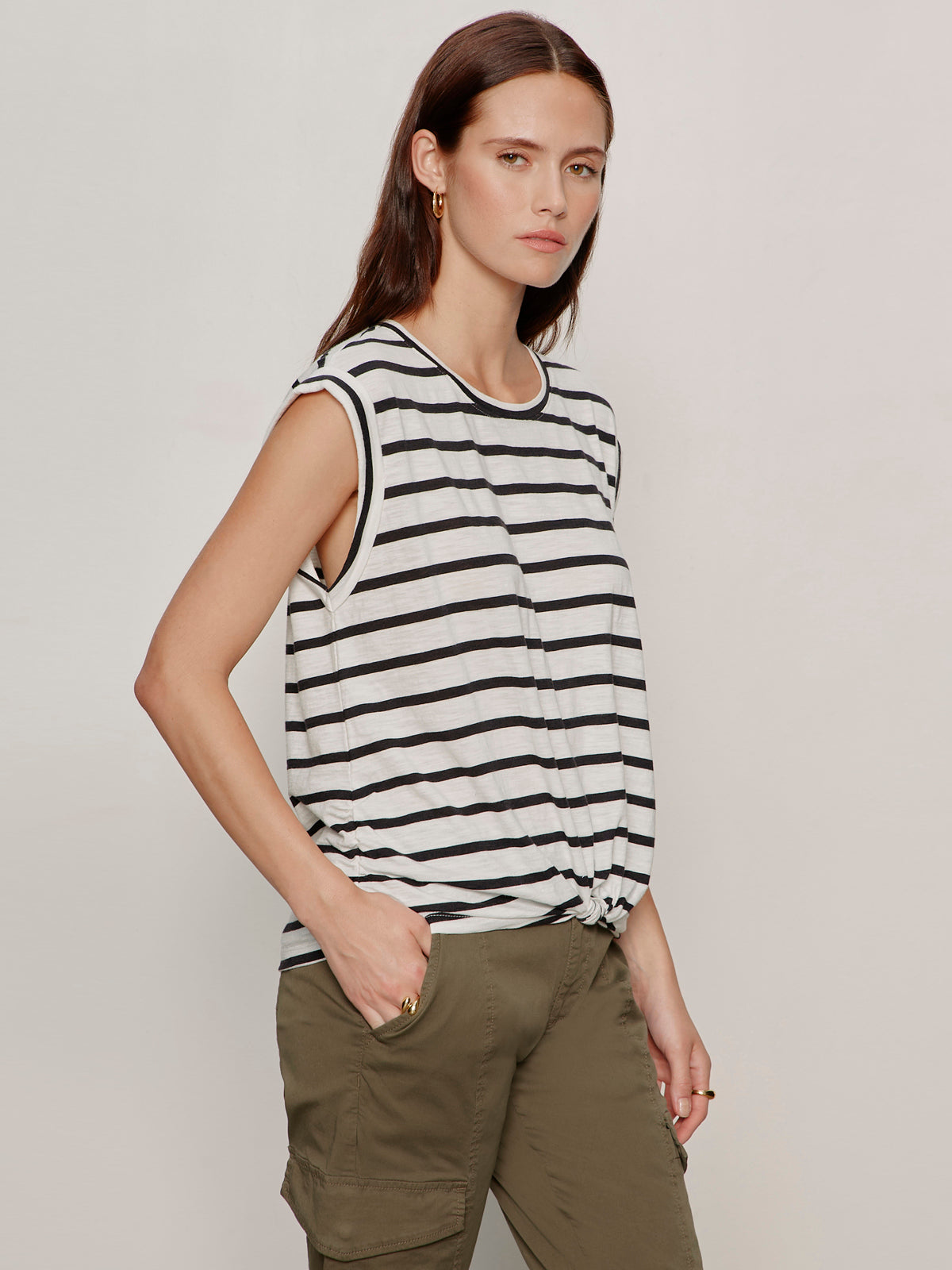Knotted Muscle Tee Chalk/Black Stripe - Image 3
