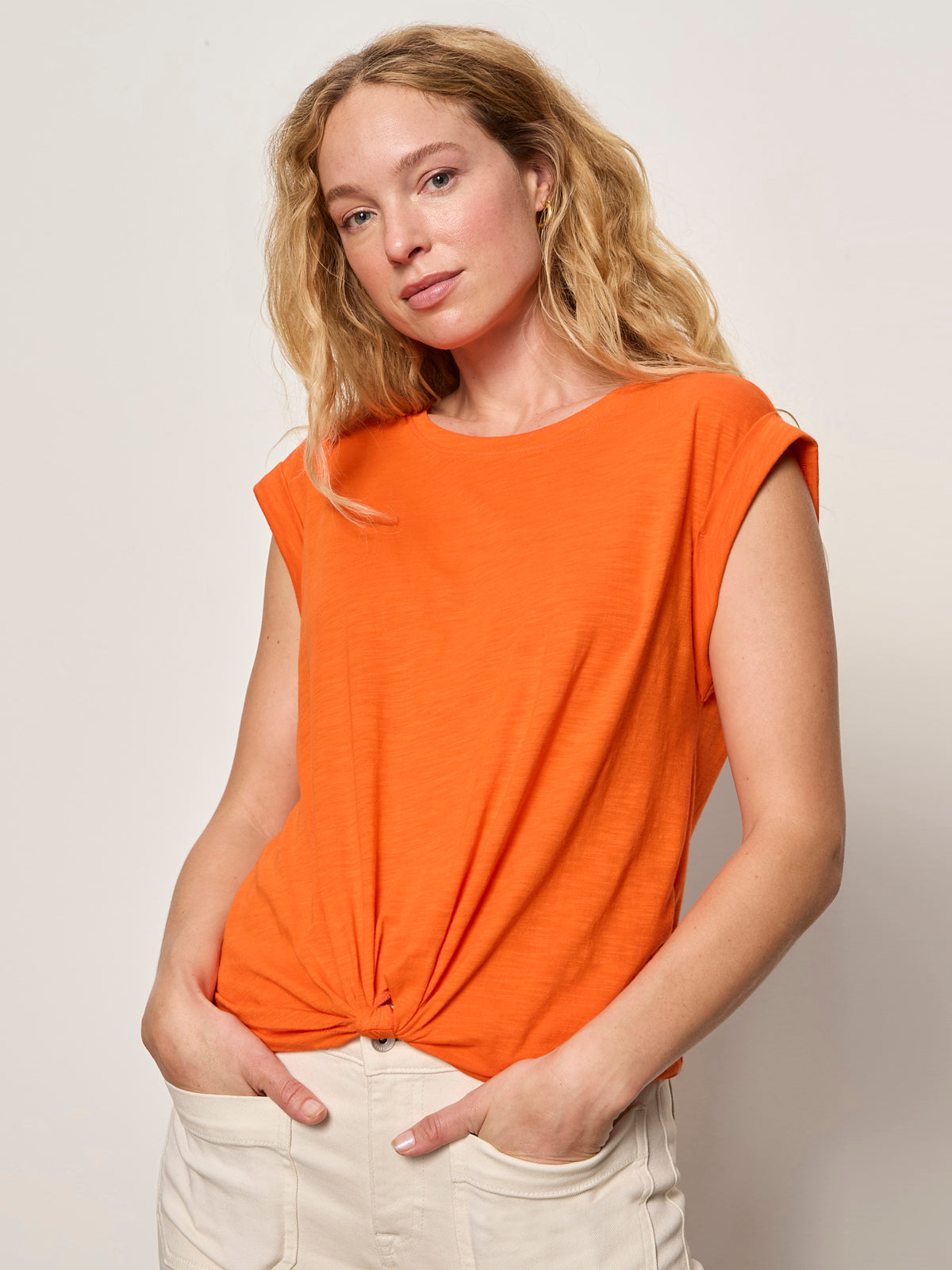 Knotted Muscle Tee Hibiscus Orange