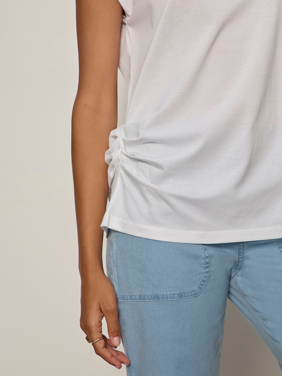 Pleated Muscle Tee White - Image 4