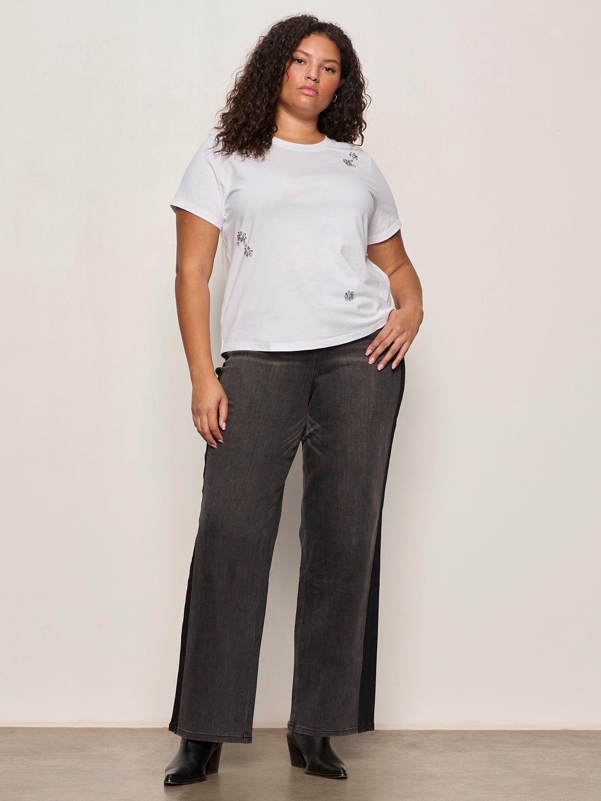 Embellished Tee White Extended Sizing - Image 5